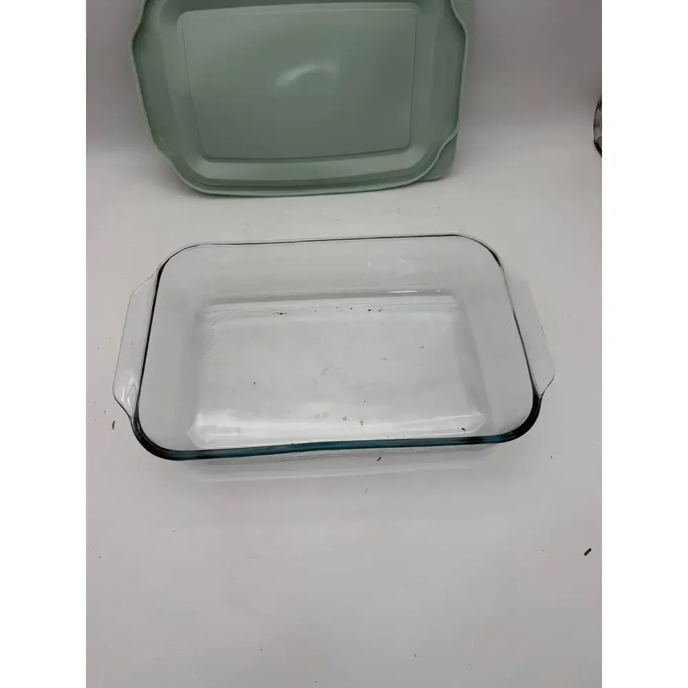 Pyrex Glass Baking Dish with Sage Green Plastic Lid Rectangle Casserole Dish
